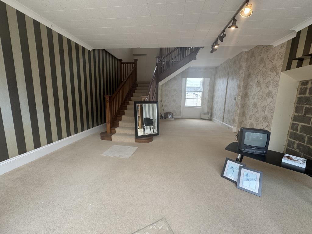 Lot: 79 - THREE STOREY COMMERCIAL PROPERTY IN POPULAR LOCATION - Ground floor